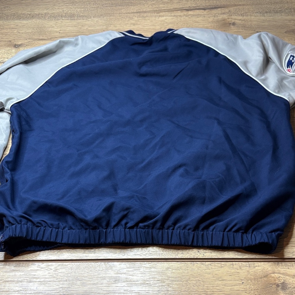 Men’s NFL New England Navy and Silver Sweatshirt Size Medium - Picture 6 of 8